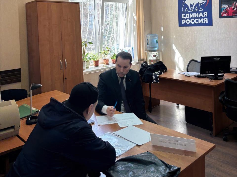 Заместитель председателя Законодательного Собрания Павел Киселёв провёл приём жителей в Региональной общественной приёмной Д.А. Медведева