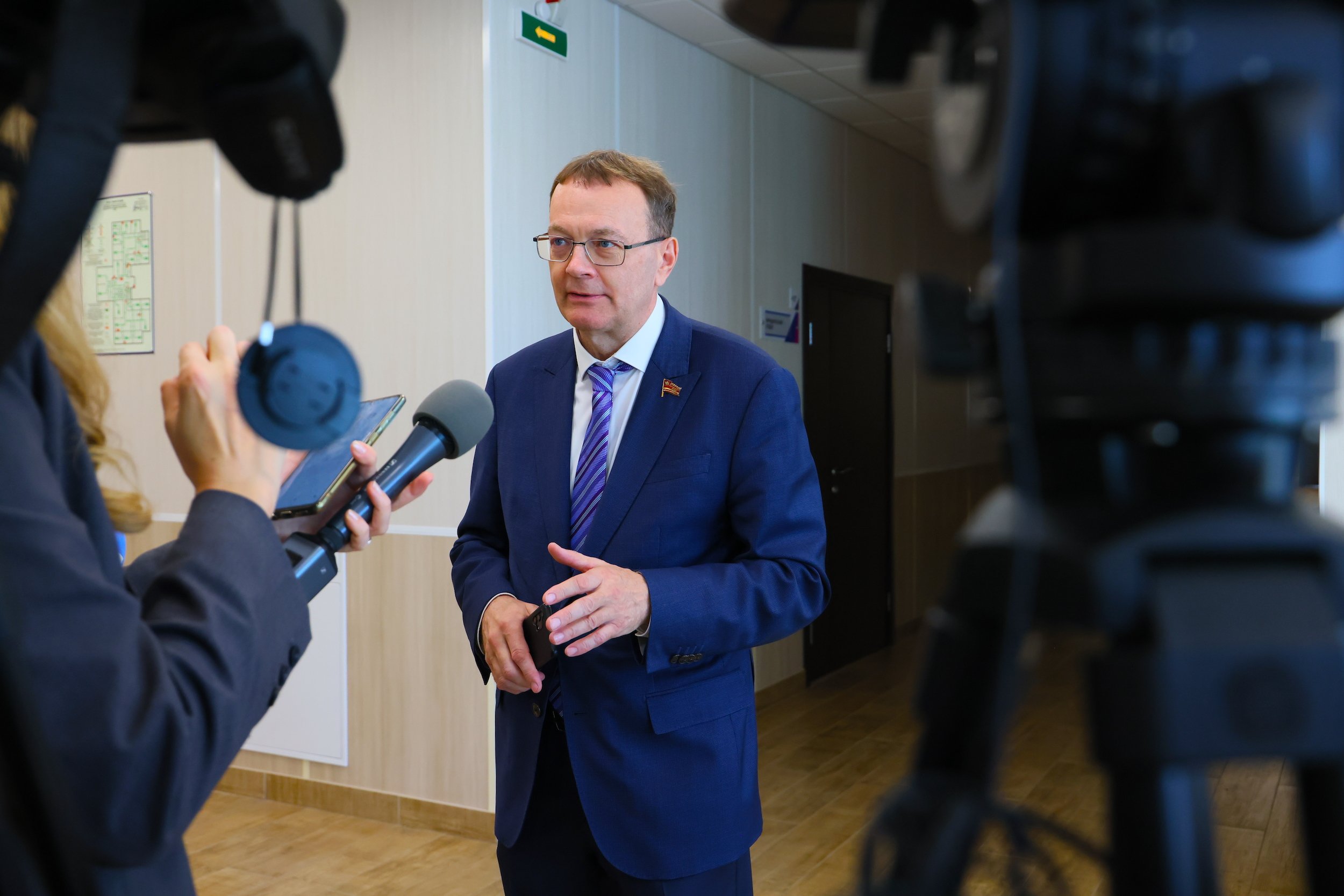 Первый заместитель председателя комитета по промышленной политике, энергетике, транспорту и тарифному регулированию Владимир Перезолов о региональных мерах поддержки промышленности
