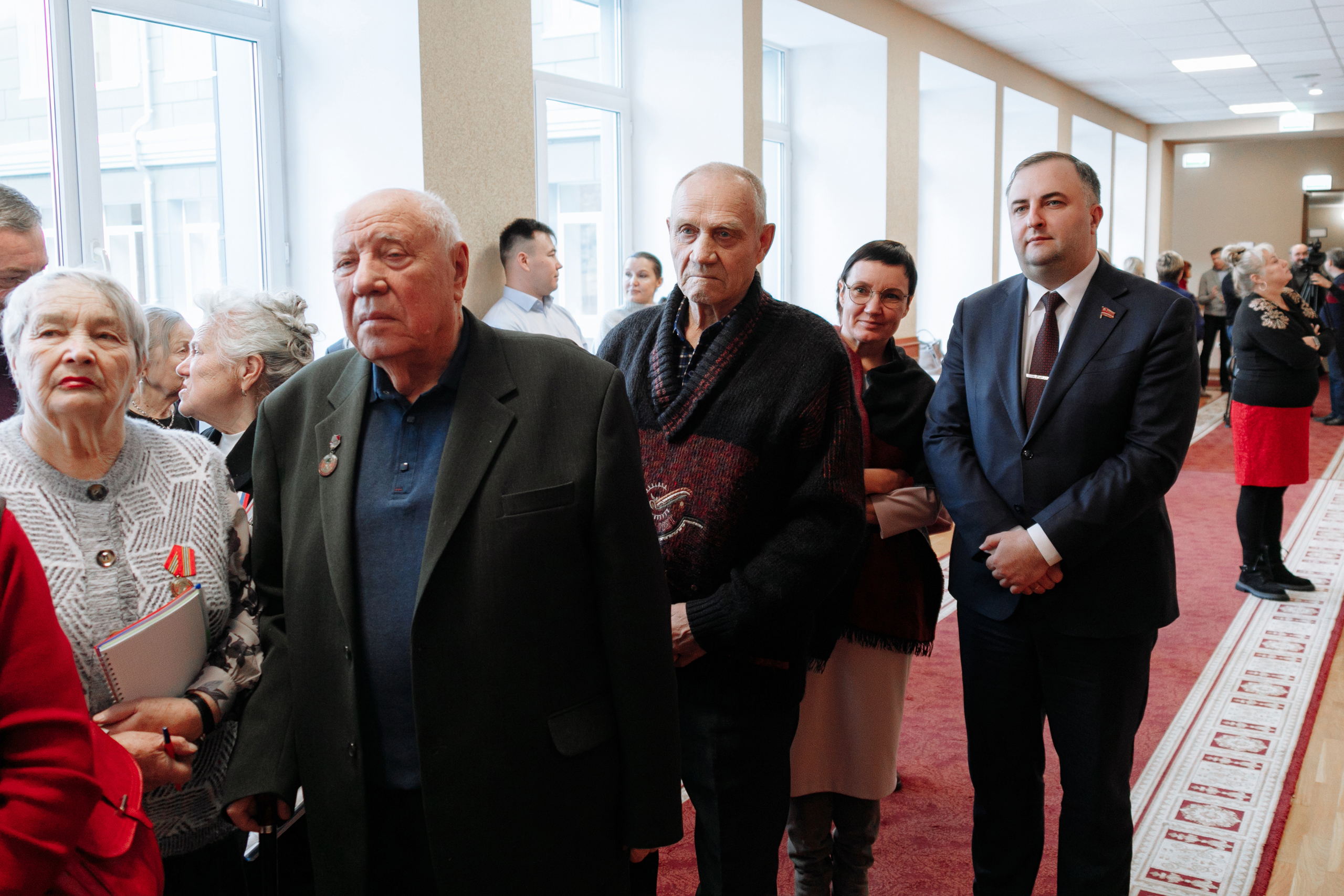 В Законодательном Собрании прошла встреча с активом областной общественной организации «Память сердца. Дети погибших защитников Отечества», приуроченная ко Дню Героев Отечества