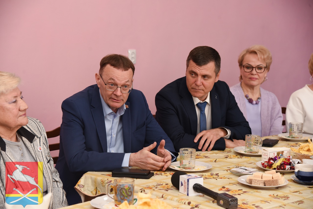 Владимир Перезолов встретился с ветеранами Южноуральска