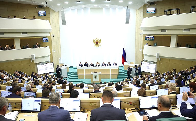 Фото Совета Федерации Парламентские слушания «О параметрах проекта федерального бюджета на 2025 год и на плановый период 2026 и 2027 годов»