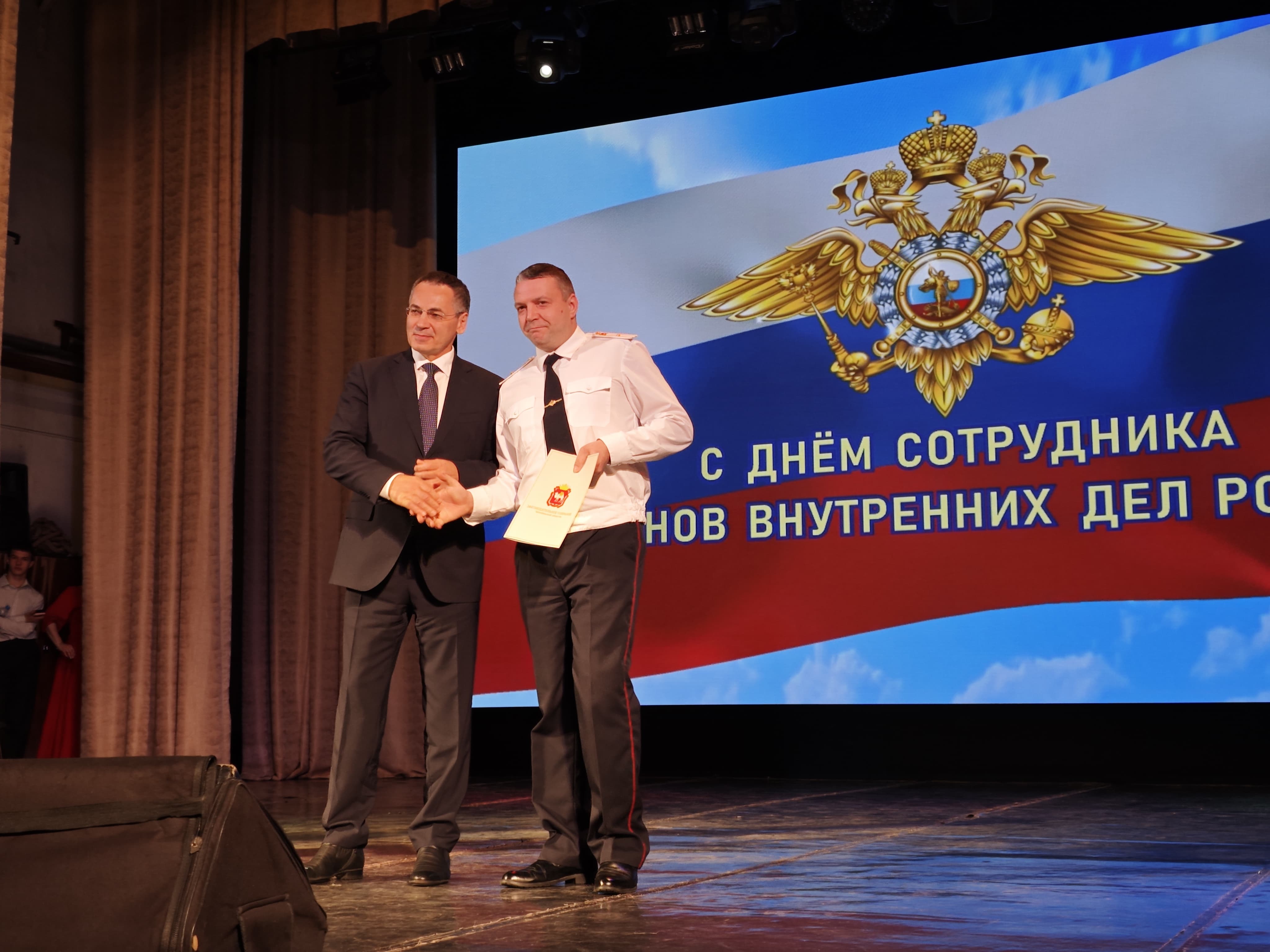 Олег Садовских поздравил сотрудников органов внутренних дел Златоуста с профессиональным праздником