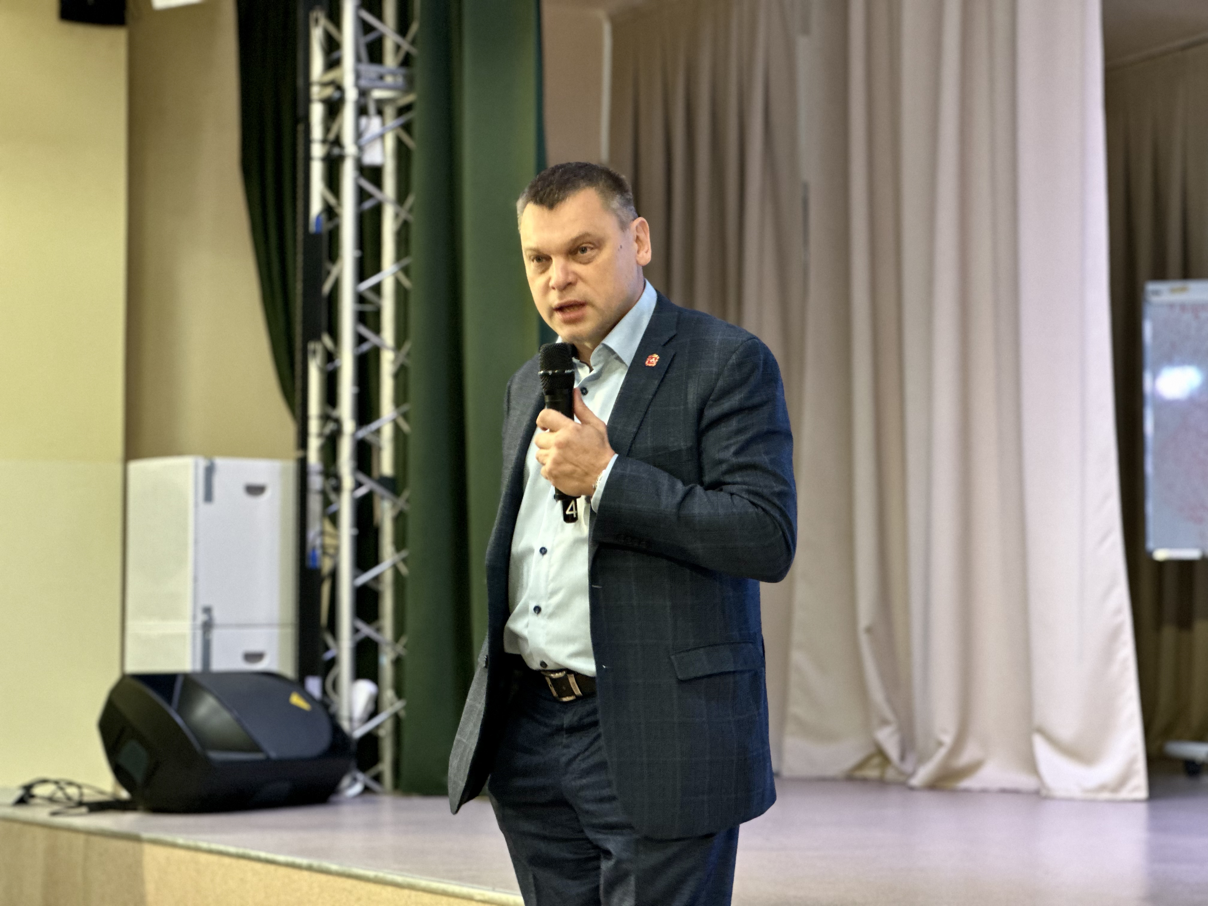 Михаил Махов