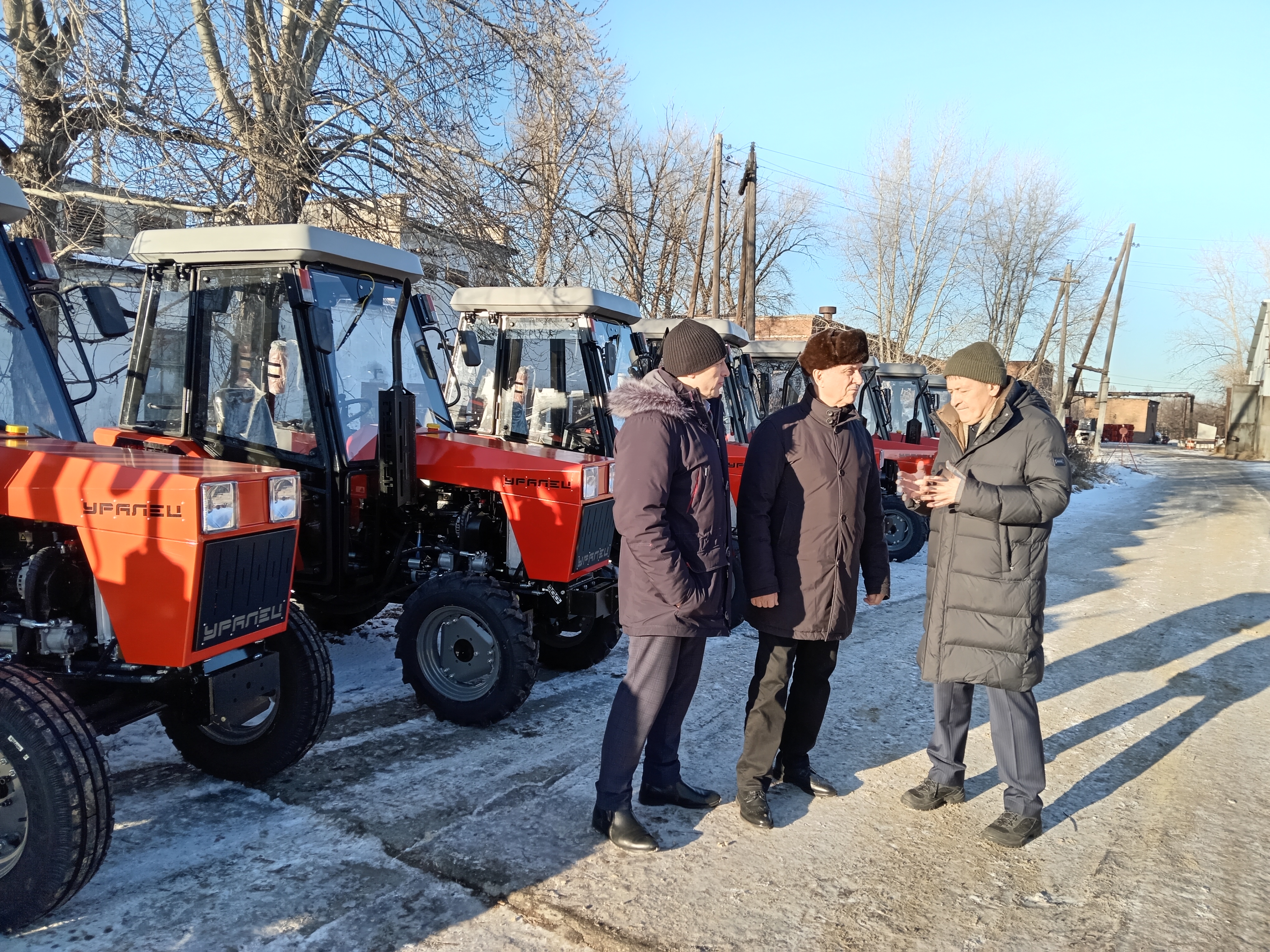Фото предоставлено помощником депутата Валерий Филиппов посетил завод ООО «Трактор» и провел личный прием в Еманжелинске