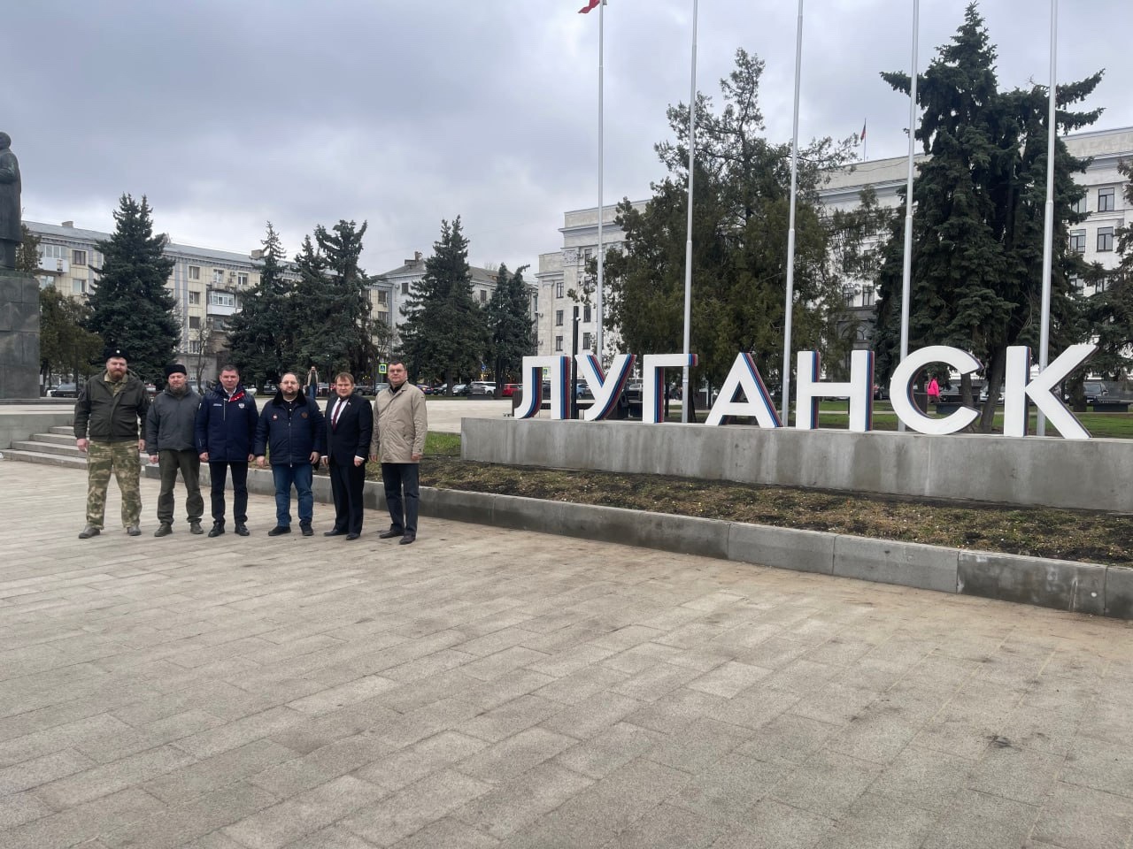 Депутат Законодательного Собрания Дмитрий Клеутин в составе делегации региона доставил гуманитарную помощь в Луганскую Народную Республику