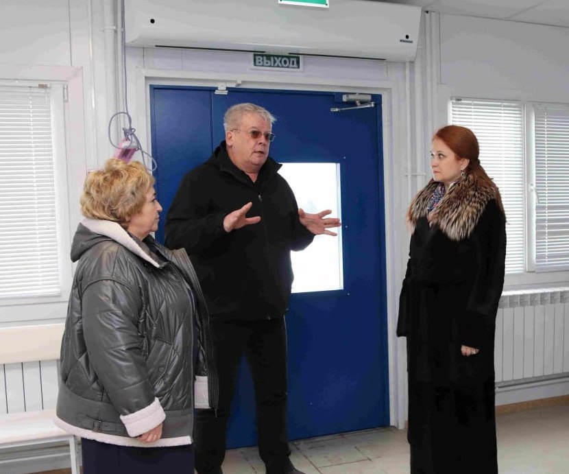 Депутат Законодательного Собрания Лена Колесникова посетили строящуюся больницу в Миньяре