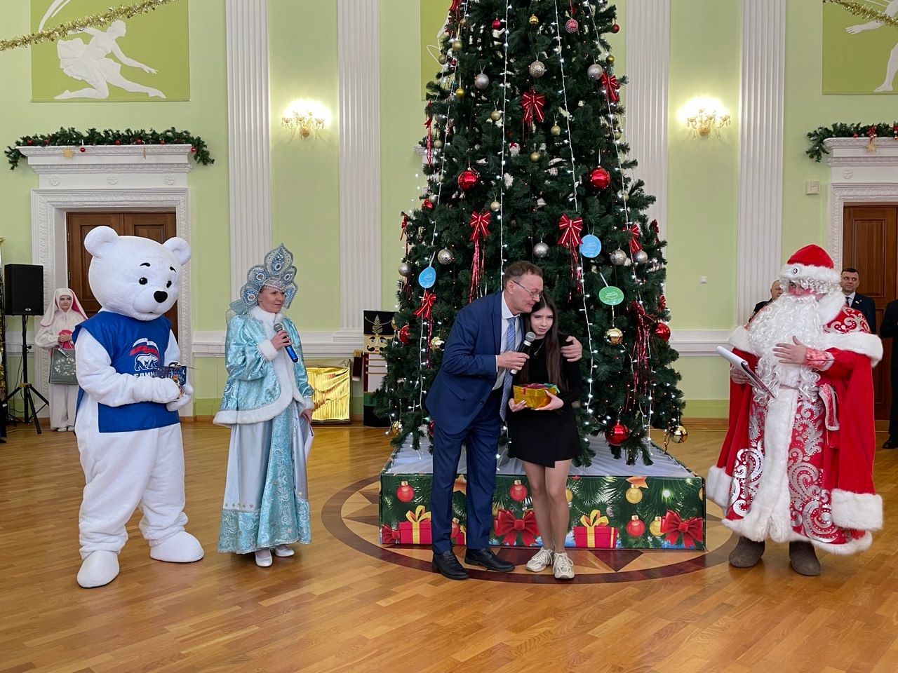 Депутаты Законодательного Собрания дарят детям новогоднее чудо — исполняют их заветные мечты