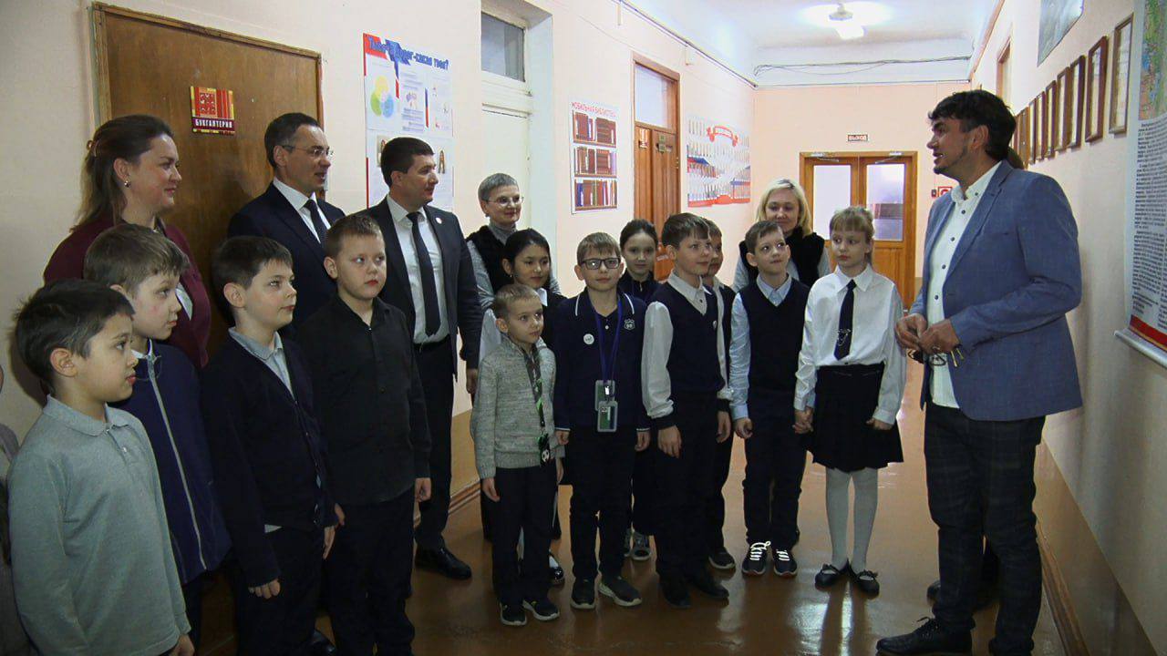 Фото предоставлено помощником депутата В школах Златоуста появились уникальные тематические карты, с изображением не только города, но и его достопримечательностей и интересных фактов о нем