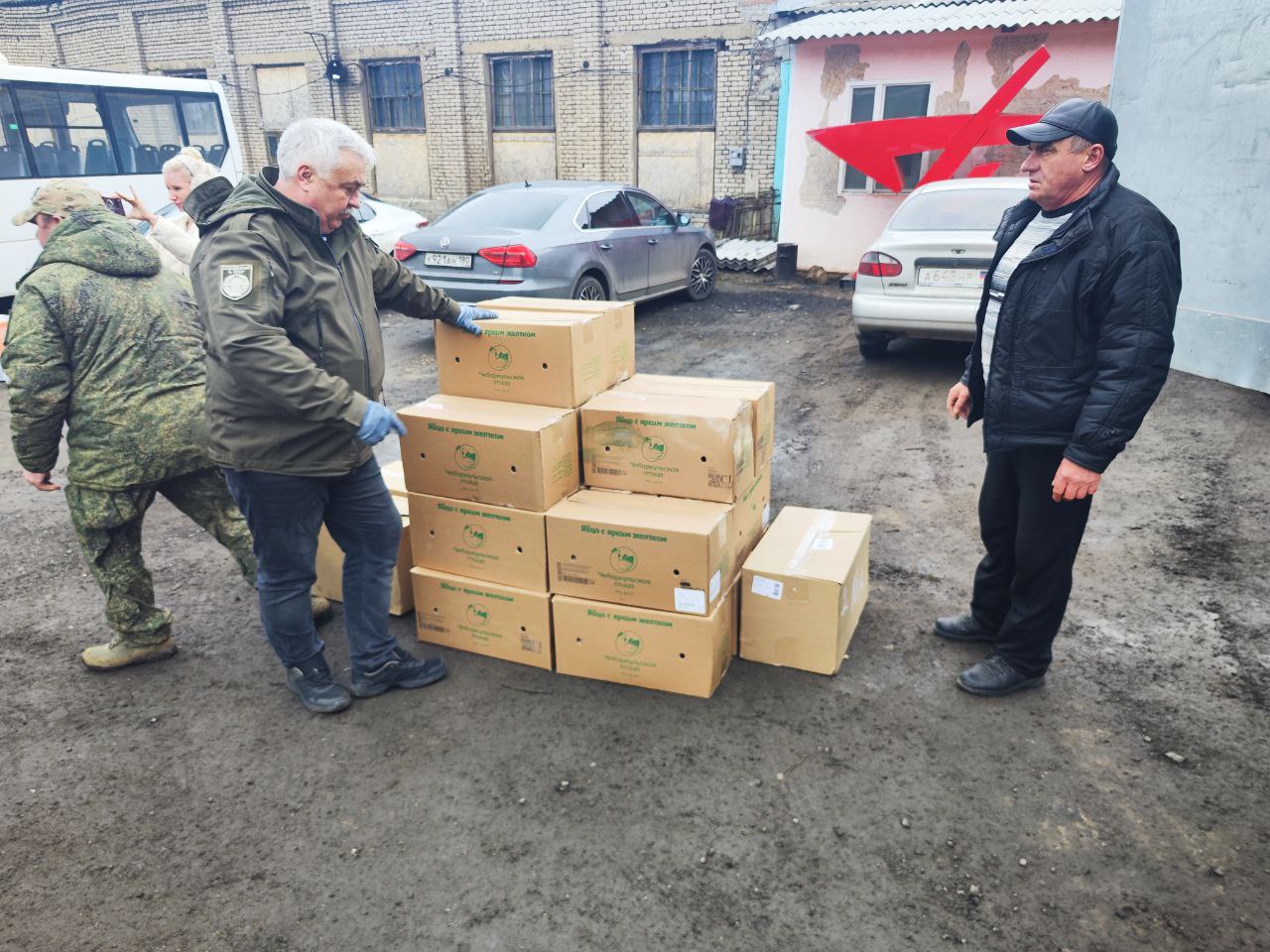 Областные парламентарии помогают жителям Ясиноватой