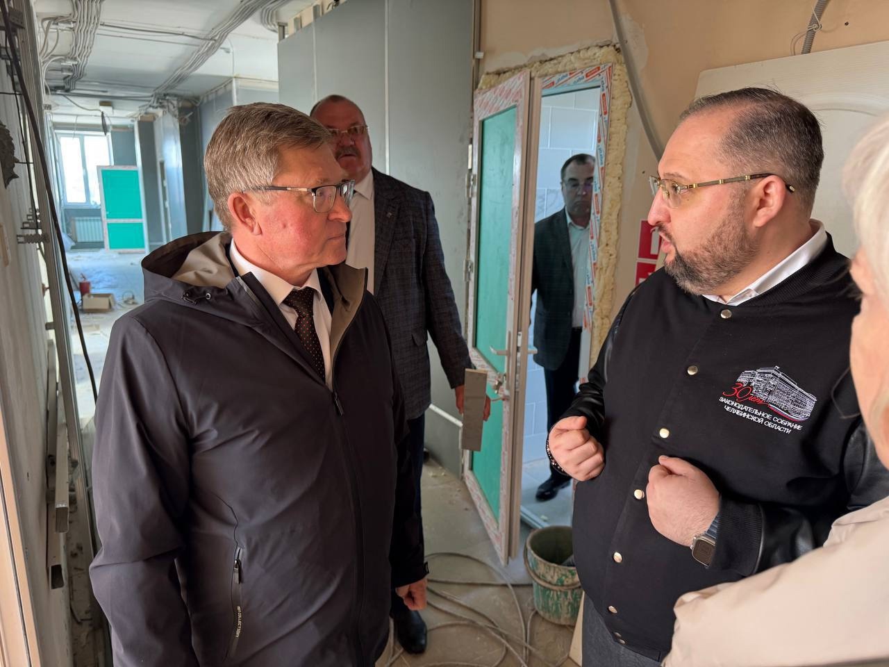 Дмитрий Клеутин познакомился с ходом ремонта поликлиники центральной районной больницы села Кизильское
