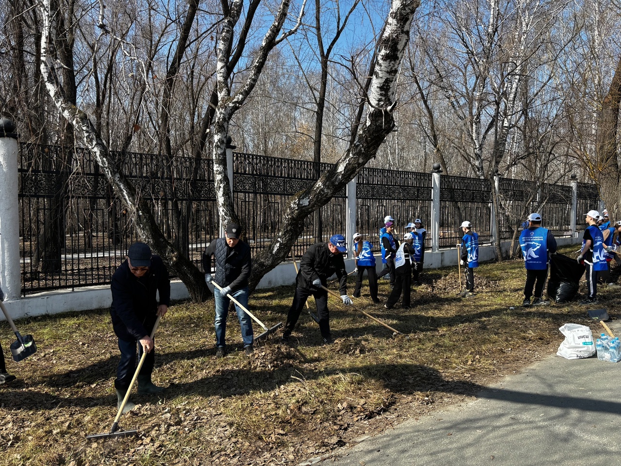 Павел Киселев принял участие в субботнике в Металлургическом районе Челябинска