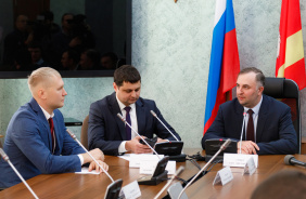 Олег Гербер принял участие в заседании Собрания молодых депутатов Челябинской области 