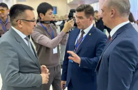 22 ноября 2024 года в Костанае состоялся форум приграничного сотрудничества, организованный Челябинским государственным университетом совместно с представителями Республики Казахстан. В Форуме приняли участие представители власти, бизнеса, культуры, образования и науки, средств массовой коммуникации двух стран. Мероприятие было посвящено обсуждению вопросов укрепления экономических, научно-образовательных, культурных и социальных связей между двумя странами, особенно в контексте приграничных регионов. 
