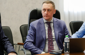 Депутаты Законодательного Собрания слушают прямую линию губернатора Челябинской области Алексея Текслера с жителями региона