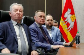 Депутаты Законодательного Собрания слушают прямую линию губернатора Челябинской области Алексея Текслера с жителями региона