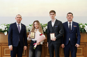 Церемония награждения победителей смотра-конкурса молодежных парламентских формирований и конкурса "Парламентские дебаты"