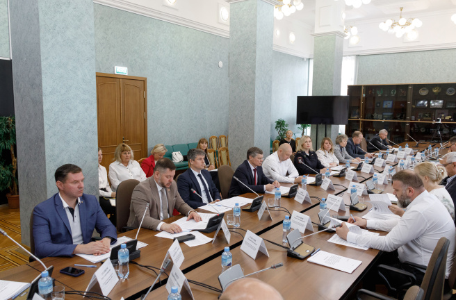 В областном парламенте обсудили вопросы автодорожной деятельности в регионе 