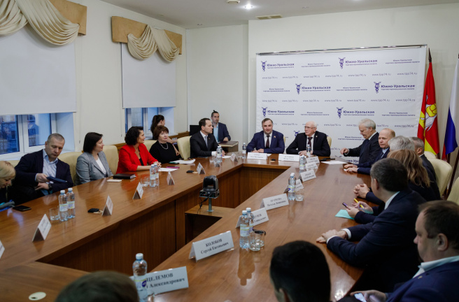 Подписано Соглашение о сотрудничестве между Законодательным Собранием и Южно-Уральской торгово-промышленной палатой 