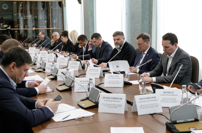 Комитет по строительной политике и ЖКХ рассмотрел вопрос об отчете правительства Челябинской области за 2024 год в части развития строительства, инженерной инфраструктуры и дорожной деятельности