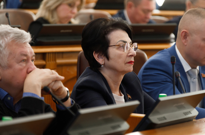Депутаты Законодательного Собрания приняли изменения в закон «О единовременной выплате медицинским работникам» 