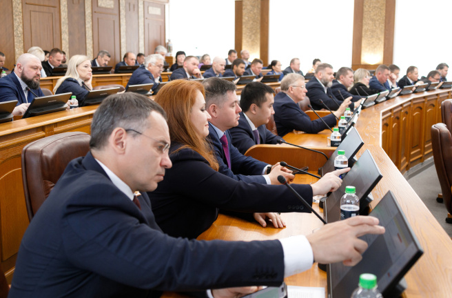 Депутаты единогласно поддержали кандидатуру Андрея Пшеницына, внесенную Губернатором Алексеем Текслером, для дальнейшего назначения на должность председателя Контрольно-счетной палаты области