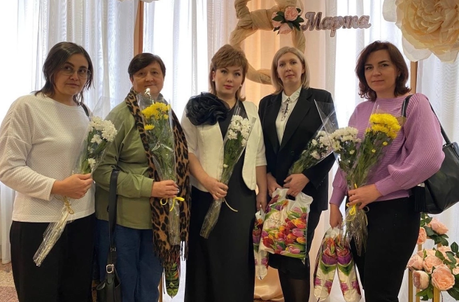 По инициативе депутата Законодательного Собрания Павла Шиляева в магнитогорской детской школе искусств «Камертон» состоялось мероприятие, посвящённое 8 марта