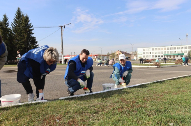 Павел Киселев принял участие в субботнике в селе Миасском Красноармейского муниципального округа