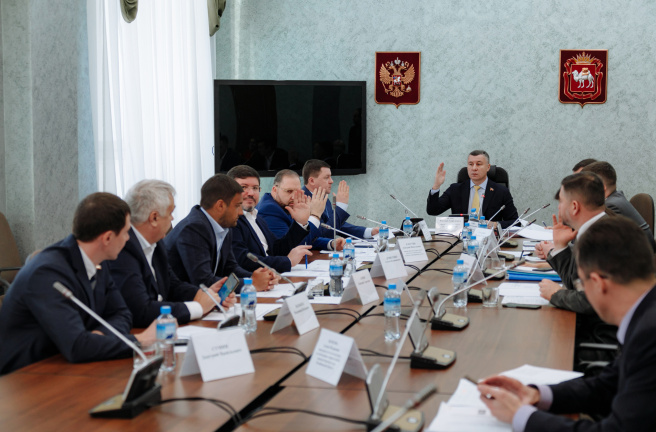 Комитет по экономической политике рассмотрел проект областного бюджета на 2024 год ко второму чтению
