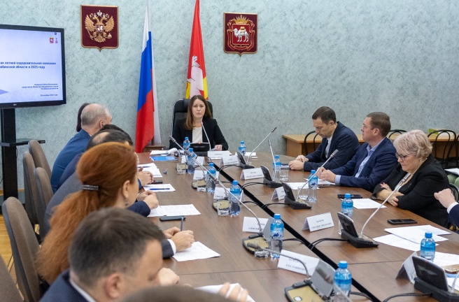 Депутаты комитета Законодательного Собрания по социальной политике рассмотрели законопроект о внесении изменений в Закон Челябинской области «Об образовании в Челябинской области»