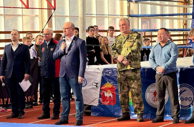 Андрей Шмидт приветствовал участников чемпионата и первенства Челябинской области по кикбоксингу