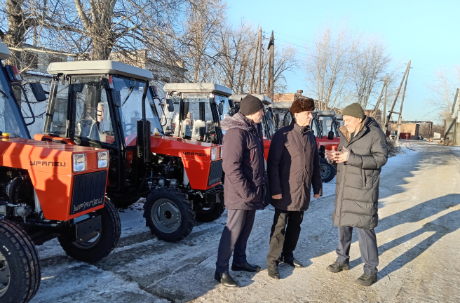 Валерий Филиппов посетил завод ООО «Трактор» и провел личный прием в Еманжелинске