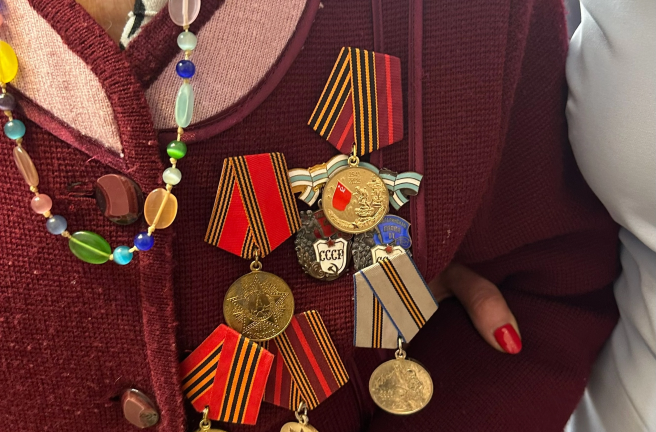 Татьяна Кузнецова вручила юбилейную медаль «80 лет Победы в Великой Отечественной войне 1941-1945 годов» жительнице Кусинского района Халиде Ахтамьяновне Хабибуллиной