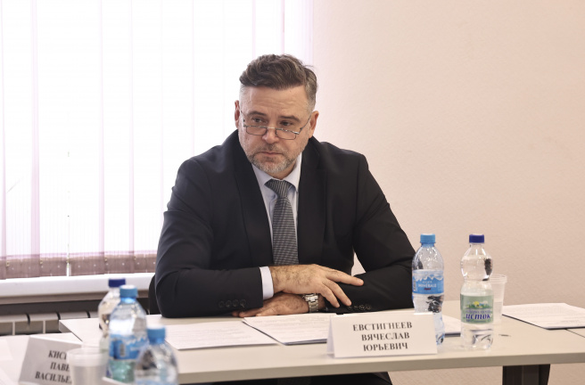 Председатель комитета по аграрной политике Вячеслав Евстигнеев об итогах выездного заседания комитета на агропромышленном предприятии в Чебаркульском районе