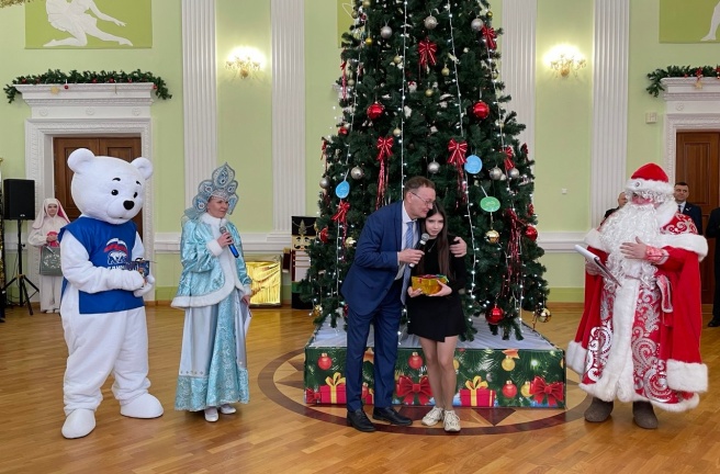 Депутаты Законодательного Собрания дарят детям новогоднее чудо — исполняют их заветные мечты