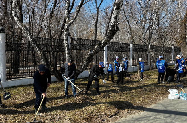 Павел Киселев принял участие в субботнике в Металлургическом районе Челябинска