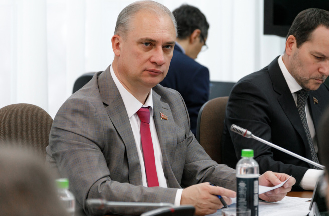  Заместитель председателя Законодательного Собрания Андрей Шмидт о реализации в Челябинской области национального проекта «Жилье и городская среда»