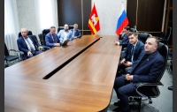 Депутаты Законодательного Собрания слушают прямую линию губернатора Челябинской области Алексея Текслера с жителями региона