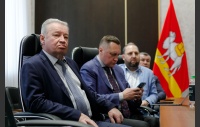 Депутаты Законодательного Собрания слушают прямую линию губернатора Челябинской области Алексея Текслера с жителями региона