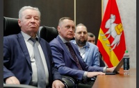 Депутаты Законодательного Собрания слушают прямую линию губернатора Челябинской области Алексея Текслера с жителями региона