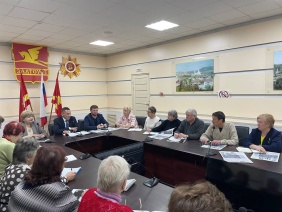 Депутат Законодательного Собрания Олег Садовских провел встречу с ветеранами Златоуста