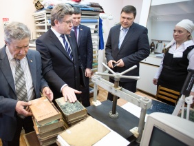 Выездное заседание комитета по социальной и молодежной политике, культуре и спорту в Челябинскую областную научную библиотеку. 19 марта 2015 г. Фото Н. Фаттахов.