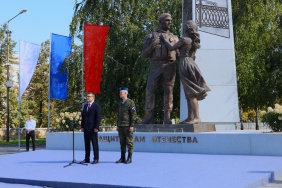 На Аллее Славы состоялась церемония открытия памятника «Защитникам Отечества»