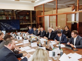 Вопрос о мерах поддержки самозанятых граждан и реализации в 2022 году специального налогового режима «Налог на профессиональный доход» рассмотрел комитет по экономической политике