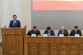 Председатель комитета Законодательного Собрания по социальной политике Сергей Буяков поприветствовал участников методической школы учителей истории и обществознания 