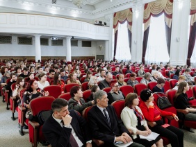 Председатель комитета Законодательного Собрания по социальной политике Сергей Буяков поприветствовал участников методической школы учителей истории и обществознания 