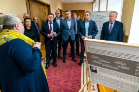 Депутаты Законодательного Собрания посетили открытую в областном парламенте выставку Кыштымского историко-революционного музея «Открытие закрытого музея»