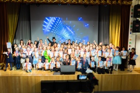 При поддержке депутата Законодательного Собрания Павла Шиляева в детской школе искусств «Камертон» Магнитогорска первоклассников посвятили в юные музыканты