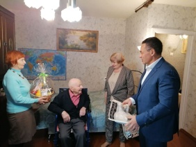 Депутат Олег Садовских поздравил ветерана Великой Отечественной войны со 100-летием со дня рождения