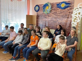 Депутат Олег Садовских пришел в гости к воспитанникам детского реабилитационного центра Златоуста