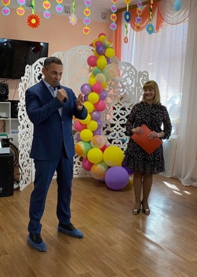 Депутат Олег Садовских пришел в гости к воспитанникам детского реабилитационного центра Златоуста